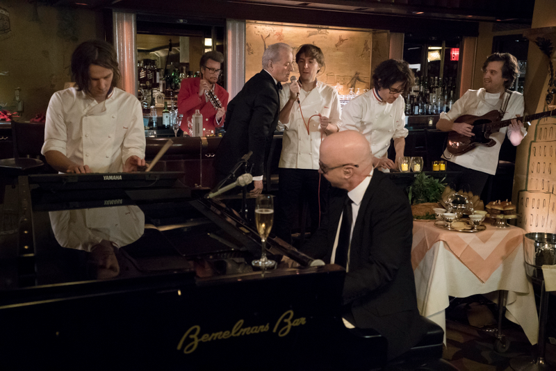 Murray and Shaffer, performing with the members of Phoenix